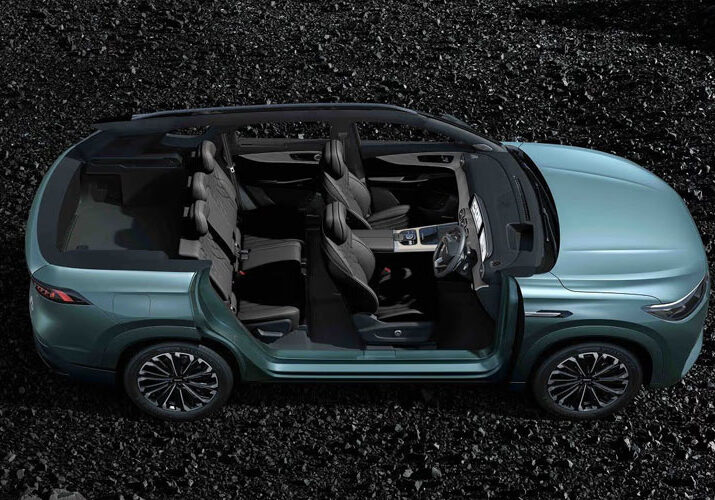 j8-interior